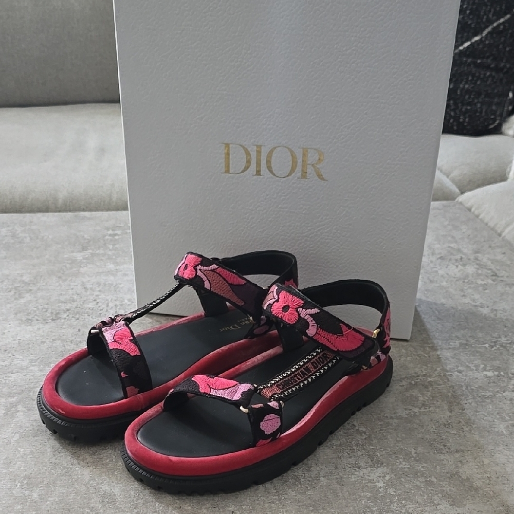 Dior Women's Black and Pink Sandals